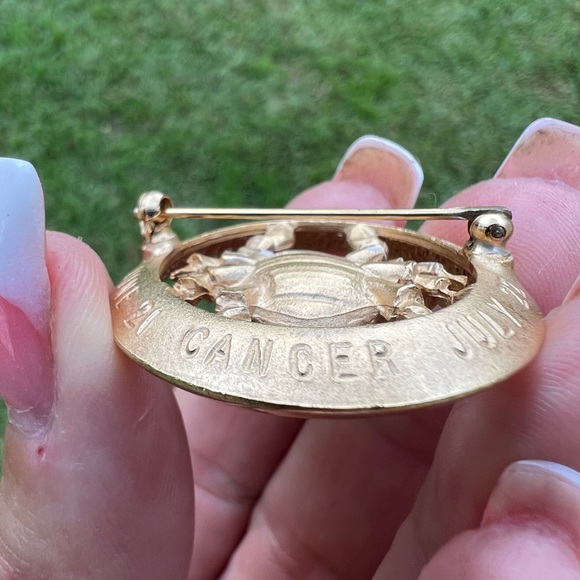 Vintage Crown Trifari 1969 Cancer Zodiac Brooch Gold-tone Astrology Crab - Picture 13 of 17